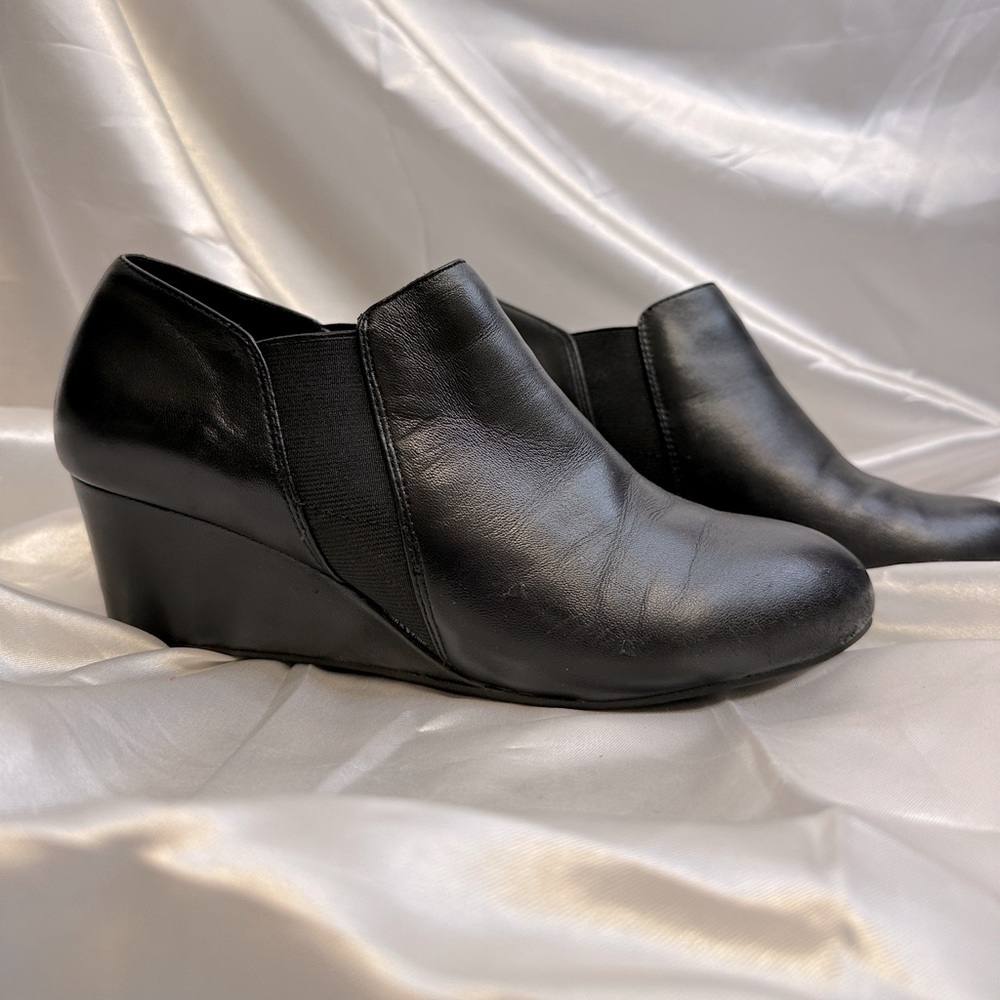 Vionic wedge bootie.  Size 7.